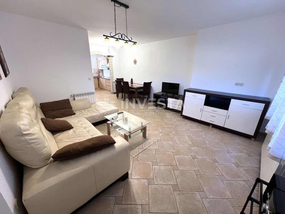 Pula, Štinjan – appartamento con due camere, 70 m²