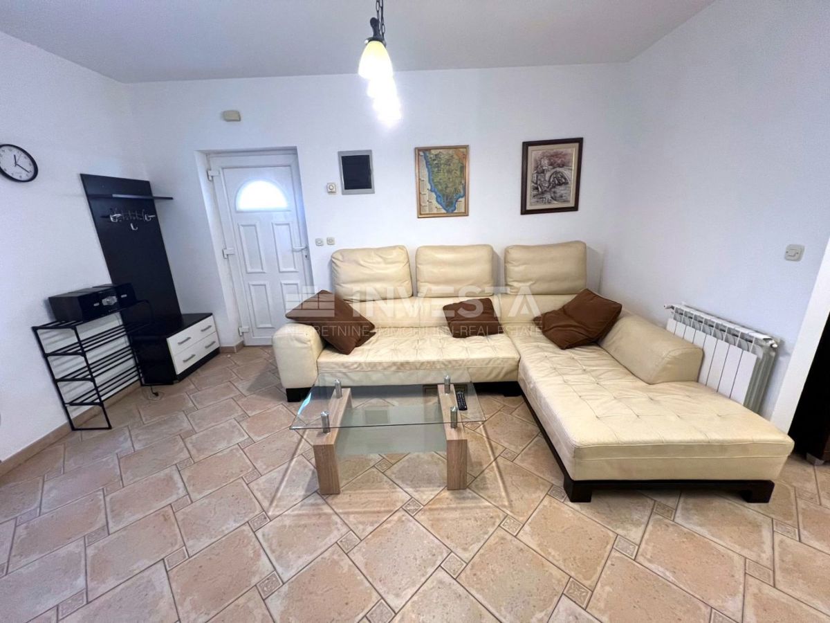 Pula, Štinjan – appartamento con due camere, 70 m²