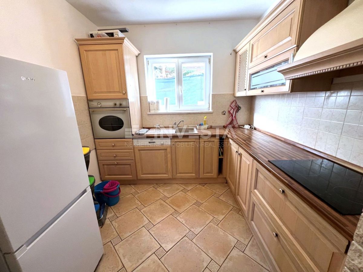 Pula, Štinjan – appartamento con due camere, 70 m²