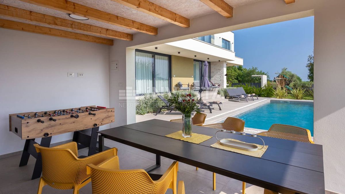 Zona Svetvinčenat, Villa moderna con piscina, nuova costruzione