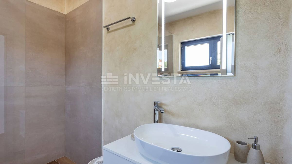 Zona Svetvinčenat, Villa moderna con piscina, nuova costruzione