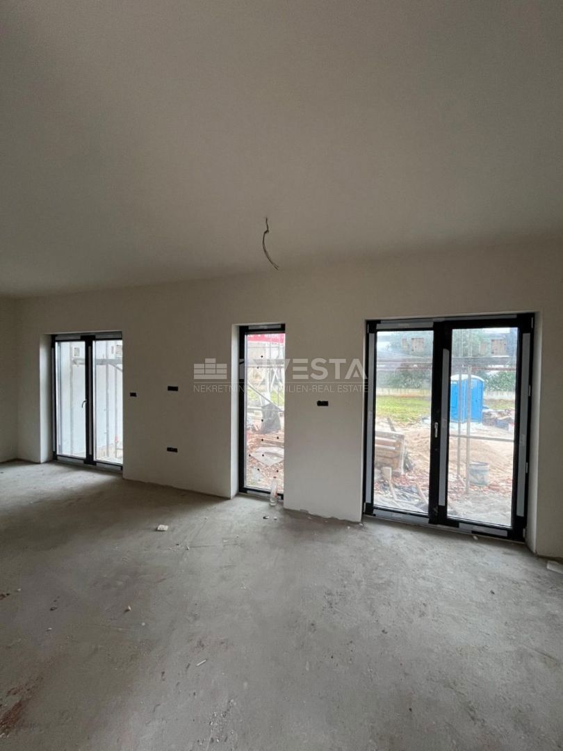 Premantura, appartamenti di nuova costruzione con giardino, vicino al centro e al mare