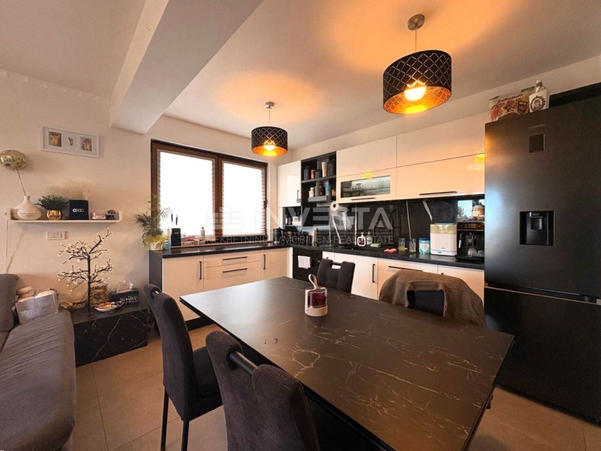 Pula, Veli Vrh, appartamento moderno con terrazza e vista mare