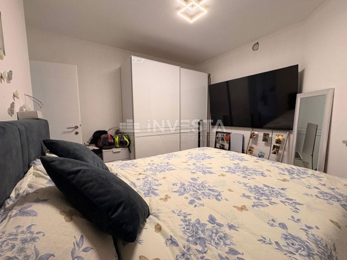 Pula, Veli Vrh, appartamento moderno con terrazza e vista mare