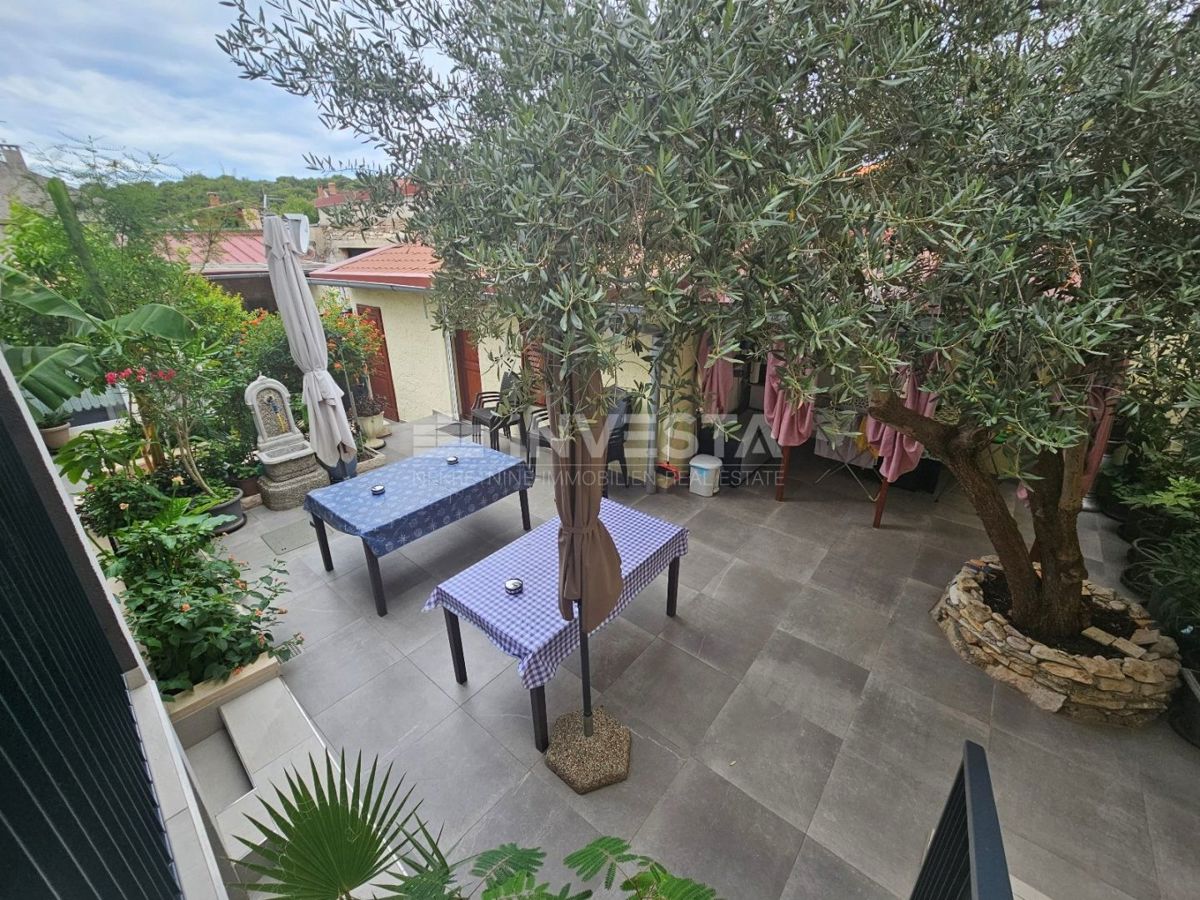 Pola centro, casa nuova completamente arredata con garage