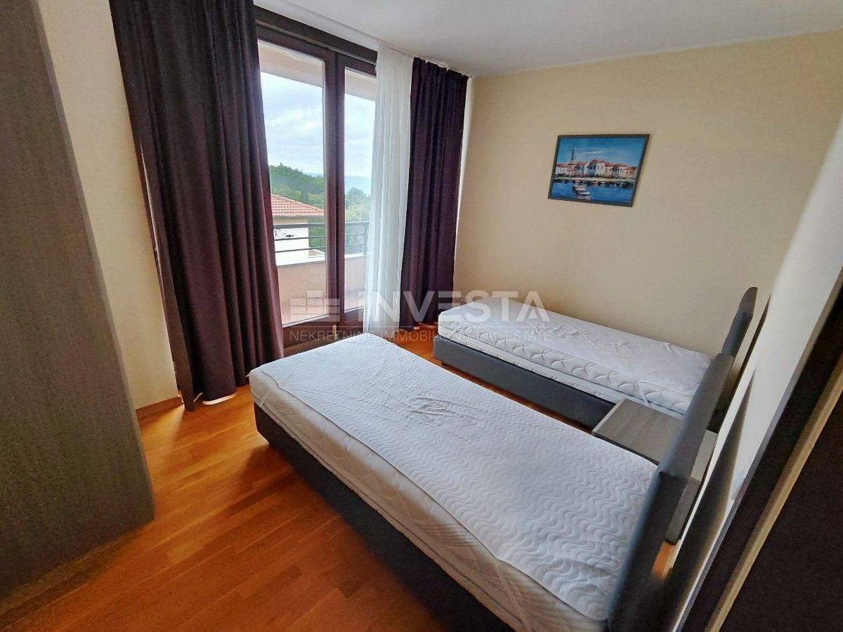 Premantura, appartamento trilocale con 2 terrazzi e vista panoramica sul mare