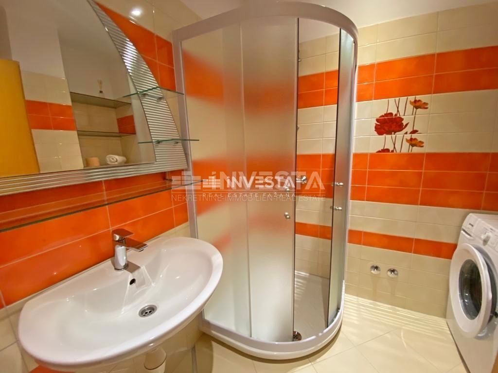 Fasana, Palazzina con 5 unità abitative, a 600 m dalla spiaggia