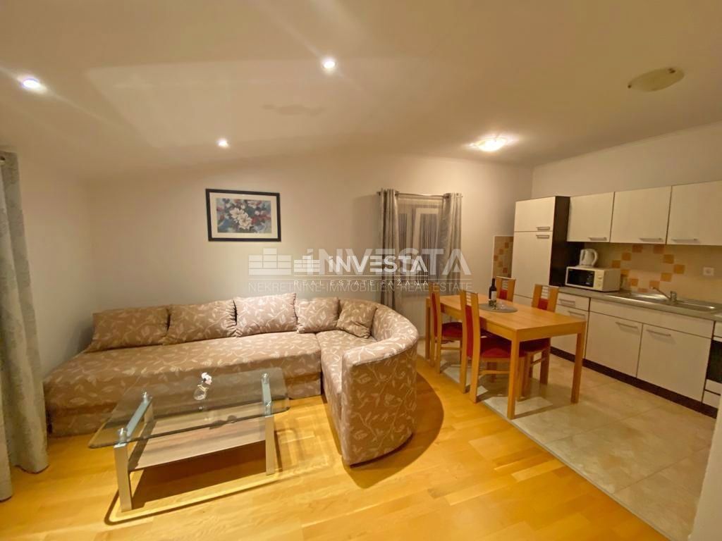 Fasana, Palazzina con 5 unità abitative, a 600 m dalla spiaggia