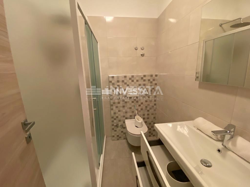 Fasana, Palazzina con 5 unità abitative, a 600 m dalla spiaggia