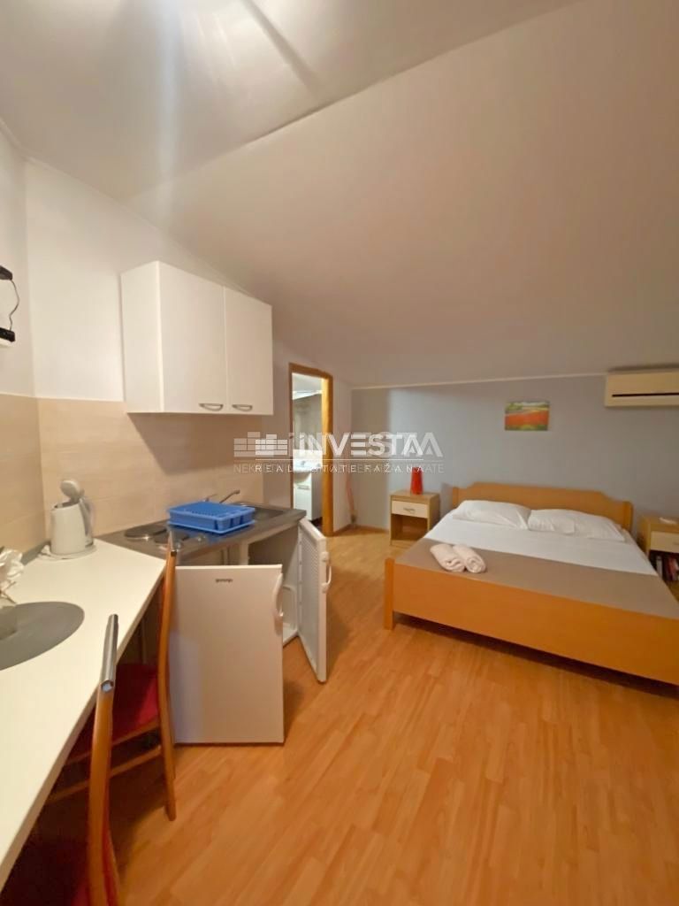 Fasana, Palazzina con 5 unità abitative, a 600 m dalla spiaggia