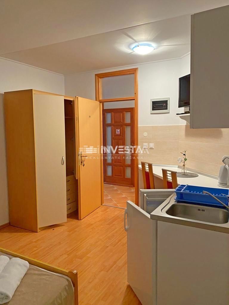 Fasana, Palazzina con 5 unità abitative, a 600 m dalla spiaggia