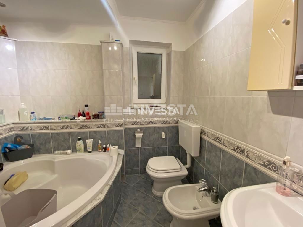 Fasana, Palazzina con 5 unità abitative, a 600 m dalla spiaggia