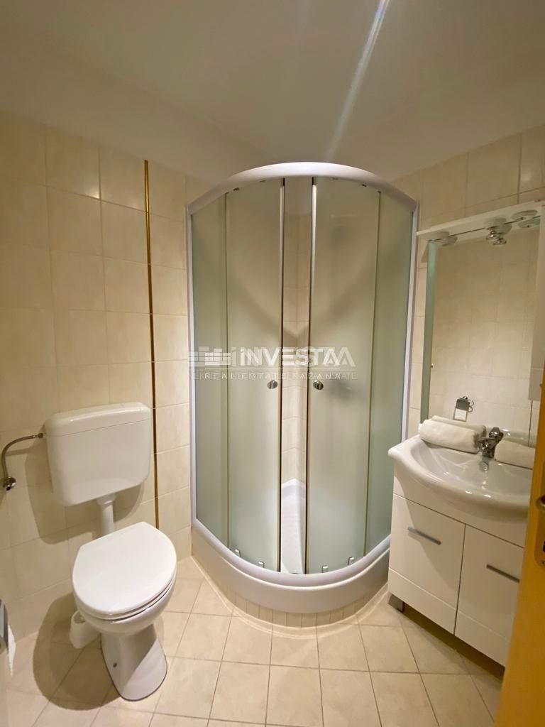 Fasana, Palazzina con 5 unità abitative, a 600 m dalla spiaggia