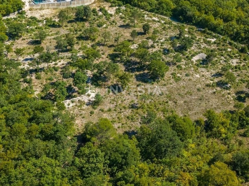 Terreno edificabile con vista spettacolare sul mare