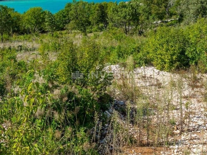 Terreno edificabile con vista spettacolare sul mare