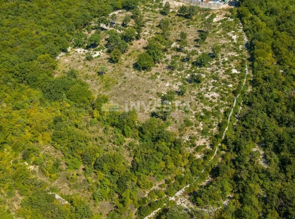 Terreno edificabile con vista spettacolare sul mare