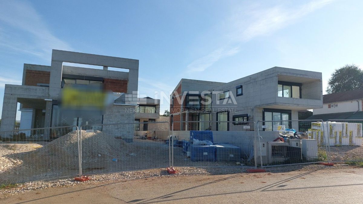 Zona di Parenzo, splendida villa, vista mare