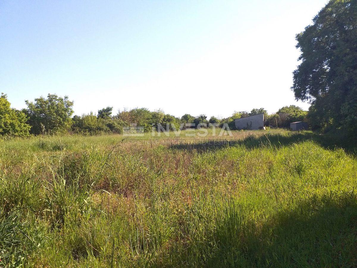 Bale, casa su due piani con un ampio giardino