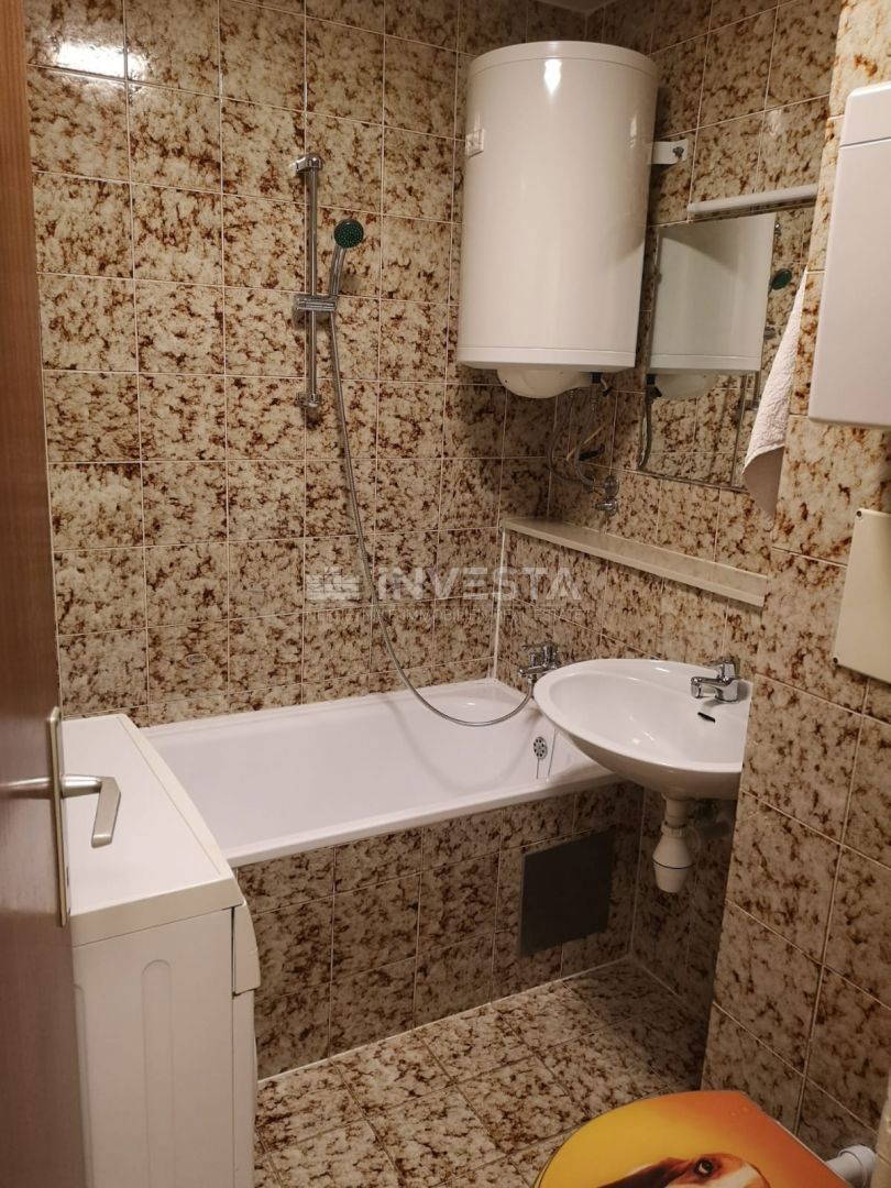 Pola, Šijana, appartamento arredato al 5° piano di un edificio con ascensore