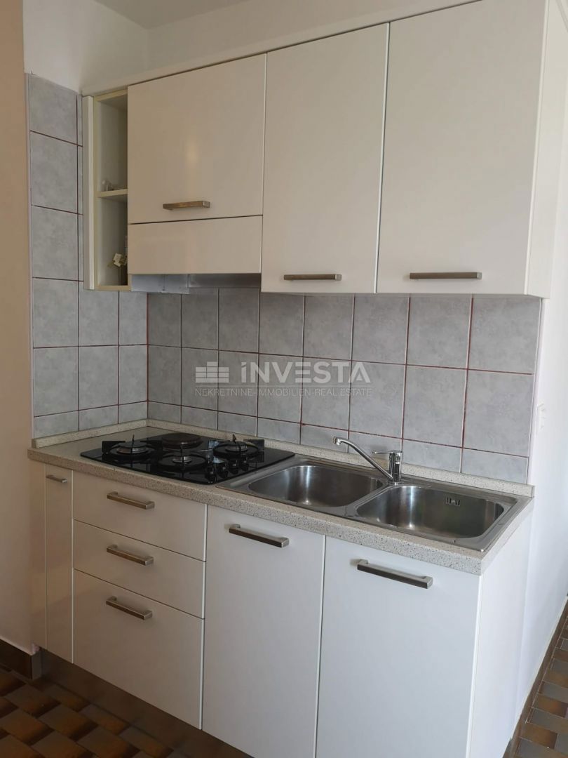 Pola, Šijana, appartamento arredato al 5° piano di un edificio con ascensore