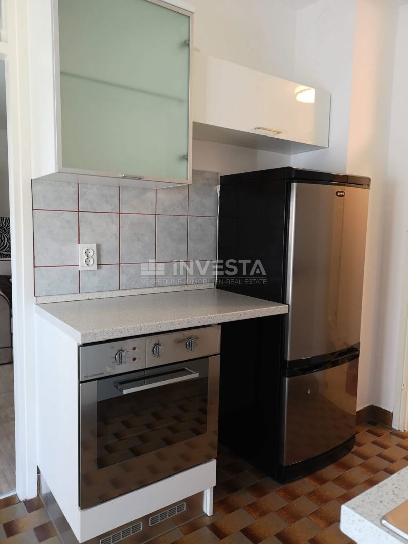 Pola, Šijana, appartamento arredato al 5° piano di un edificio con ascensore