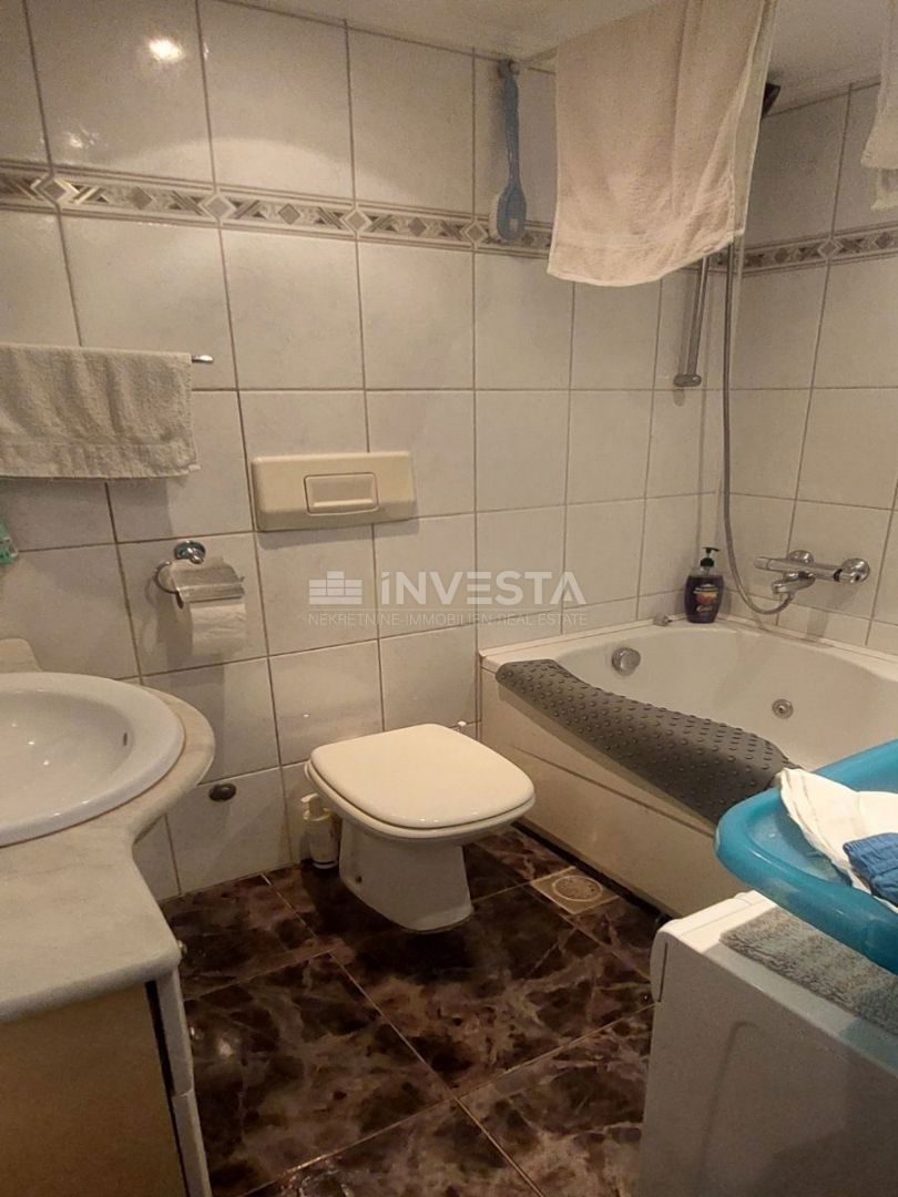 Zona di Marčana, casa in pietra con due appartamenti