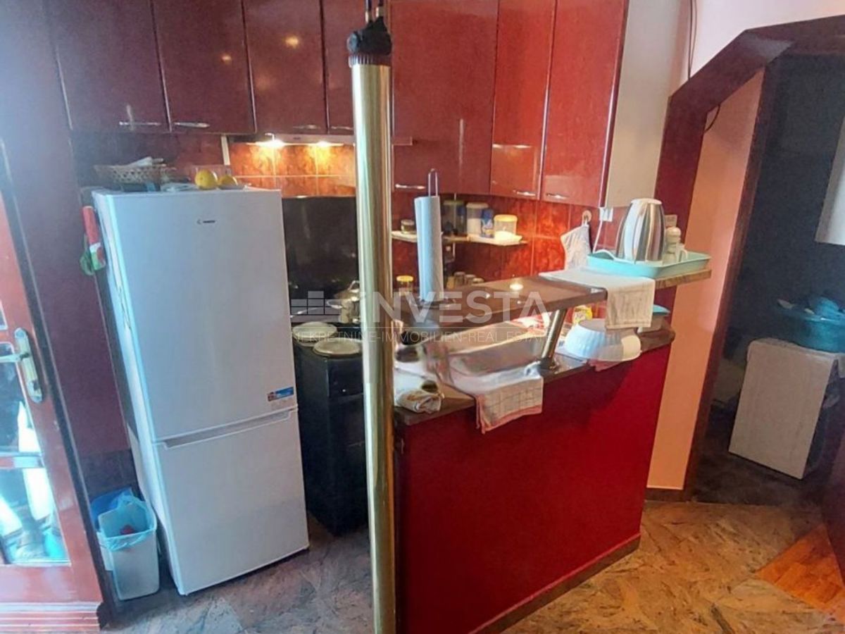 Zona di Marčana, casa in pietra con due appartamenti