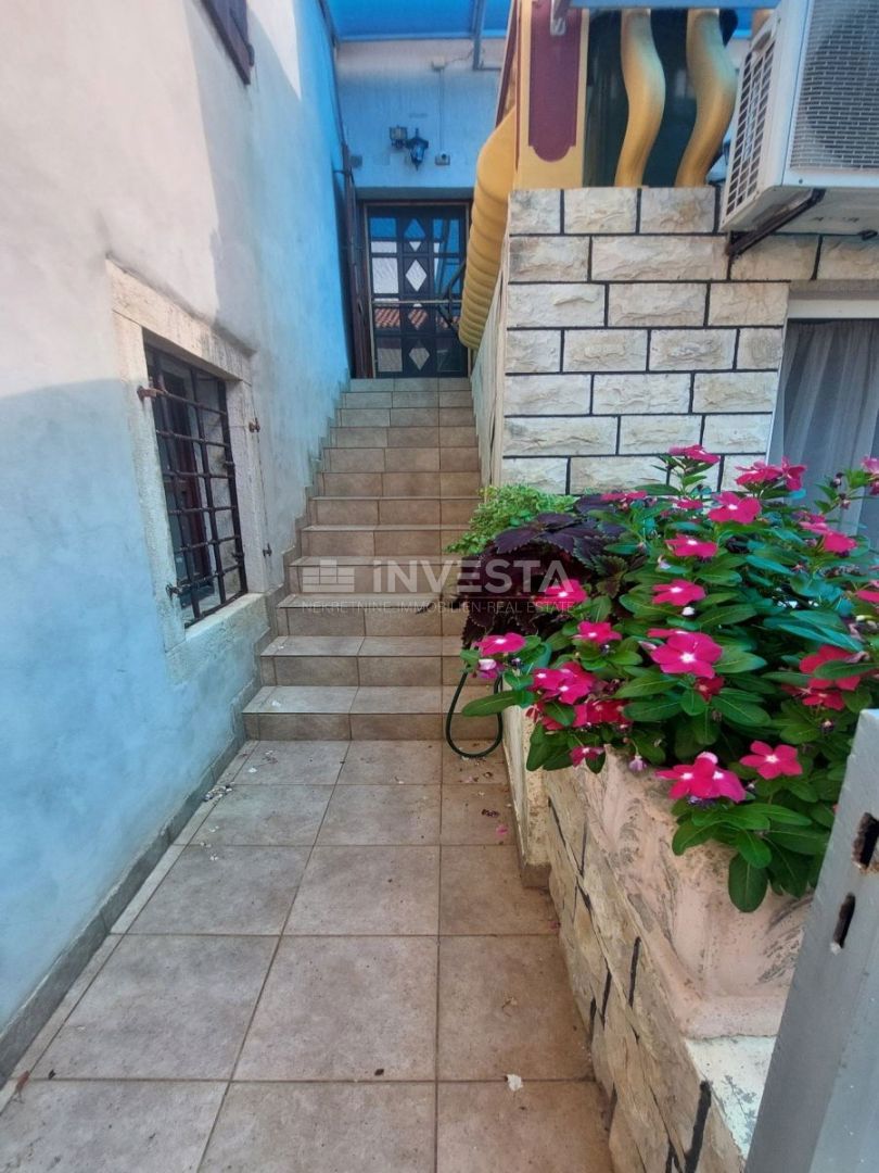 Zona di Marčana, casa in pietra con due appartamenti