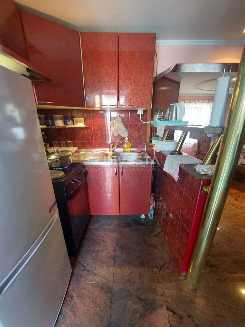 Zona di Marčana, casa in pietra con due appartamenti