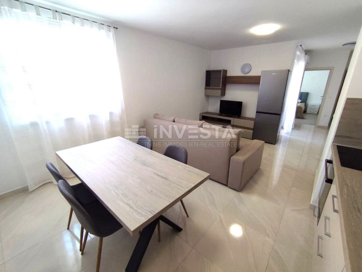  Appartamento al primo piano con terrazza, vicino al mare e a Fažana