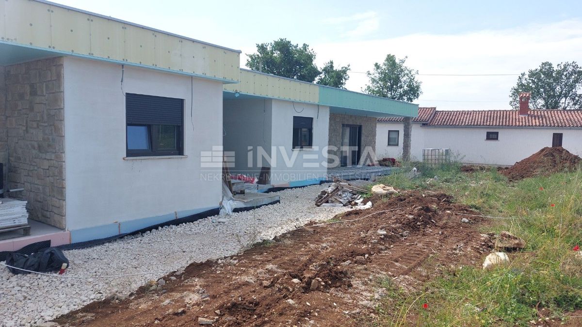 Bifamiliare con piscina