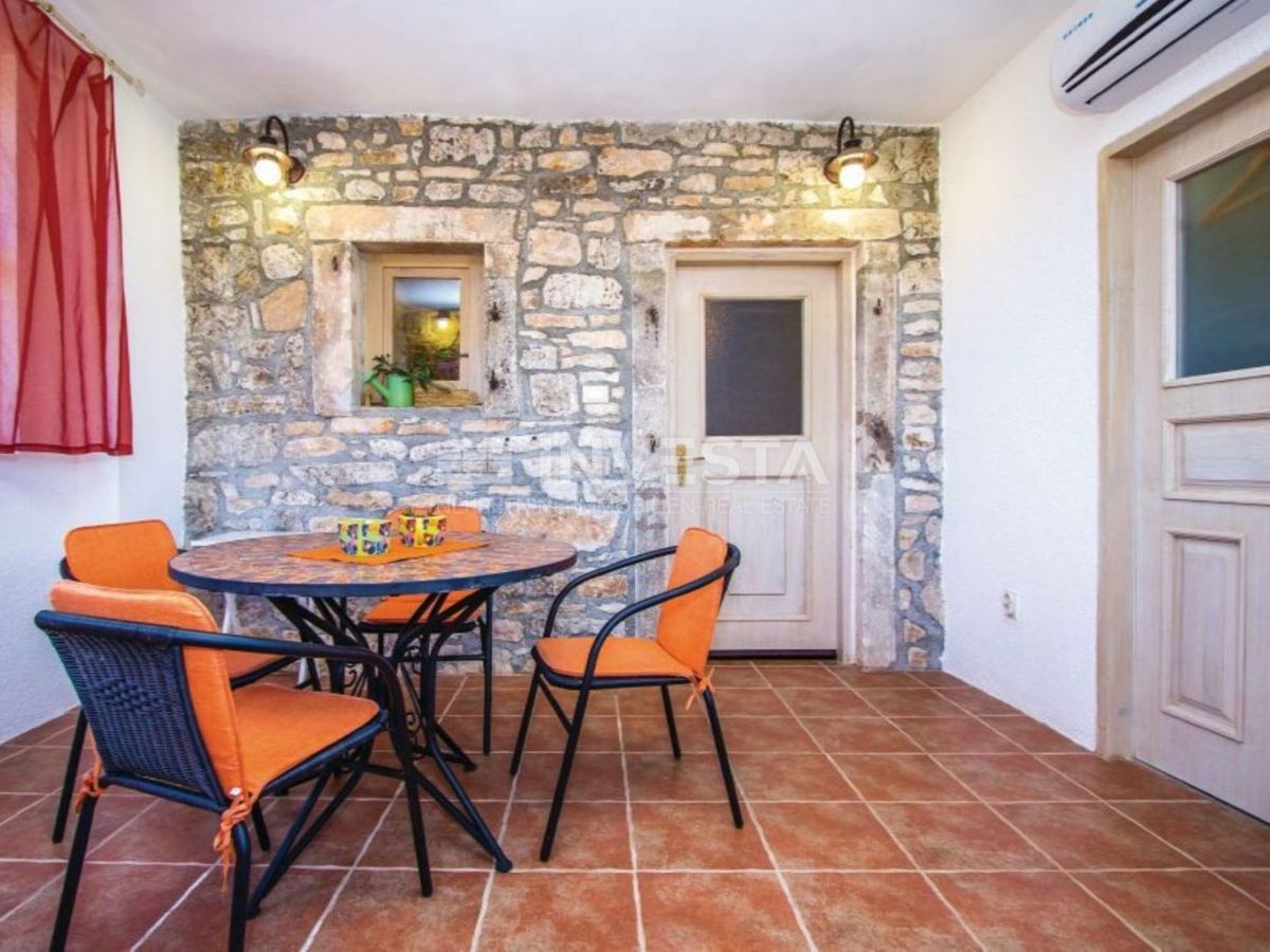 Casa in pietra ristrutturata con piscina nell'entroterra dell'Istria