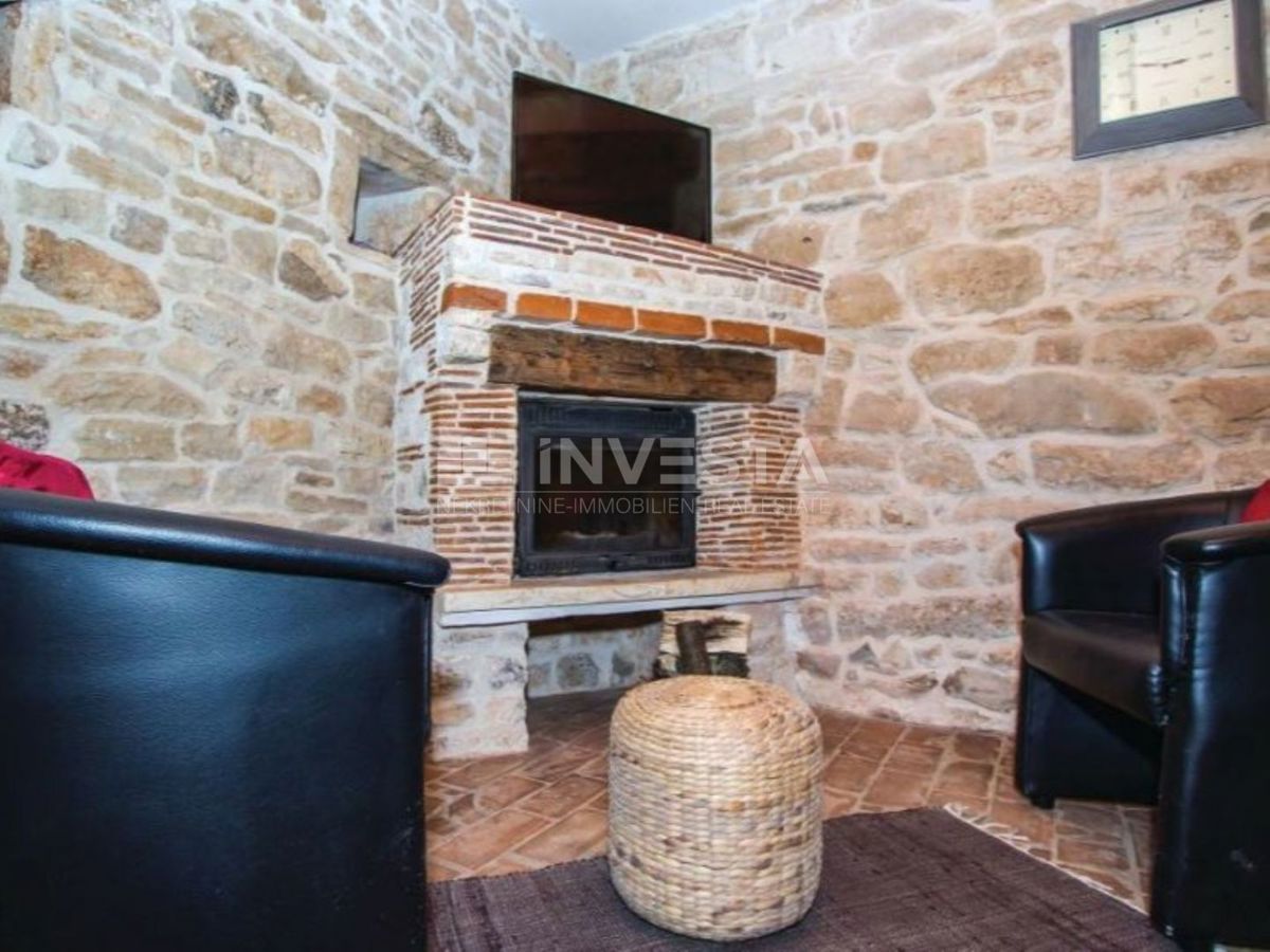 Casa in pietra ristrutturata con piscina nell'entroterra dell'Istria