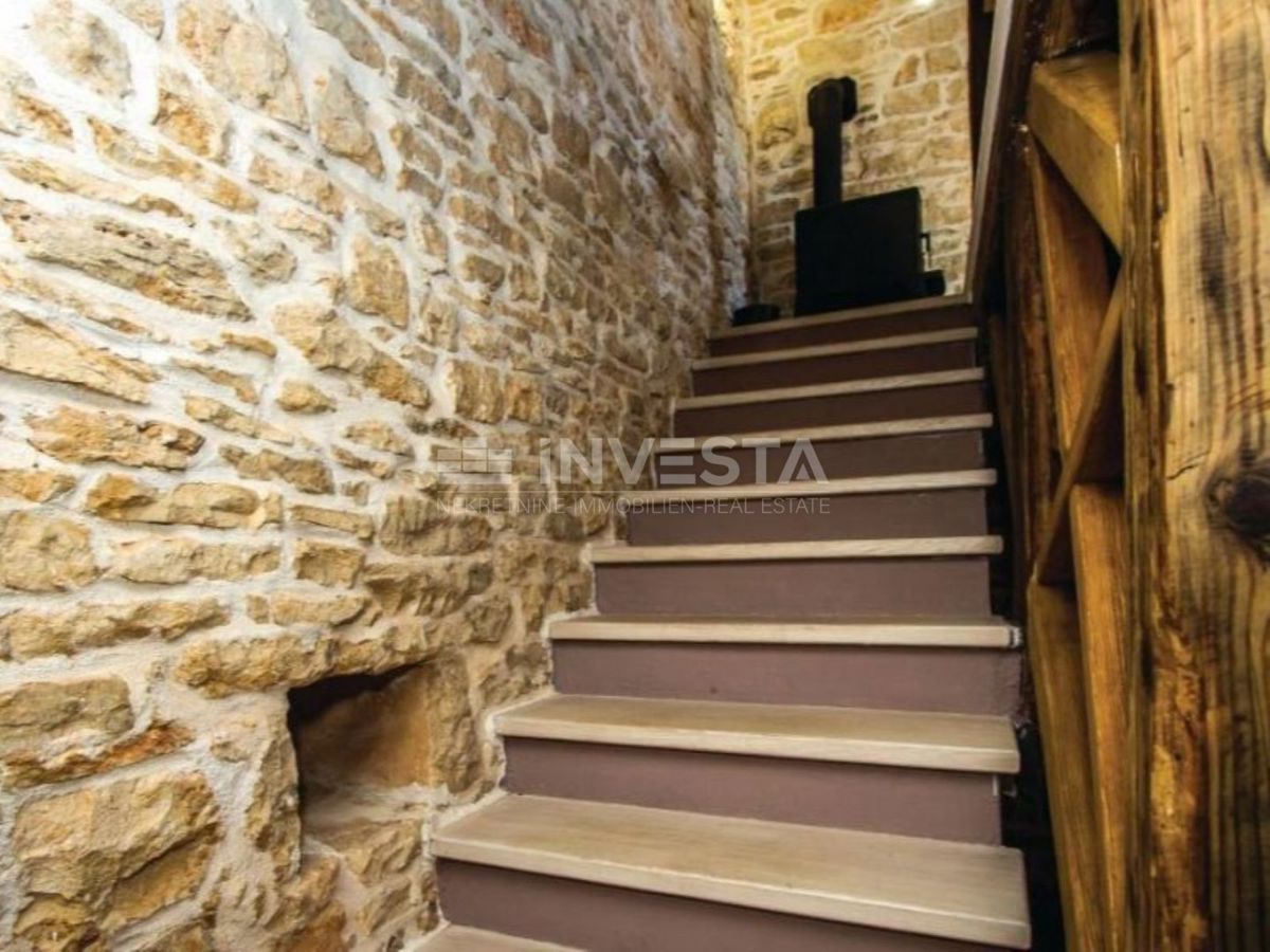 Casa in pietra ristrutturata con piscina nell'entroterra dell'Istria