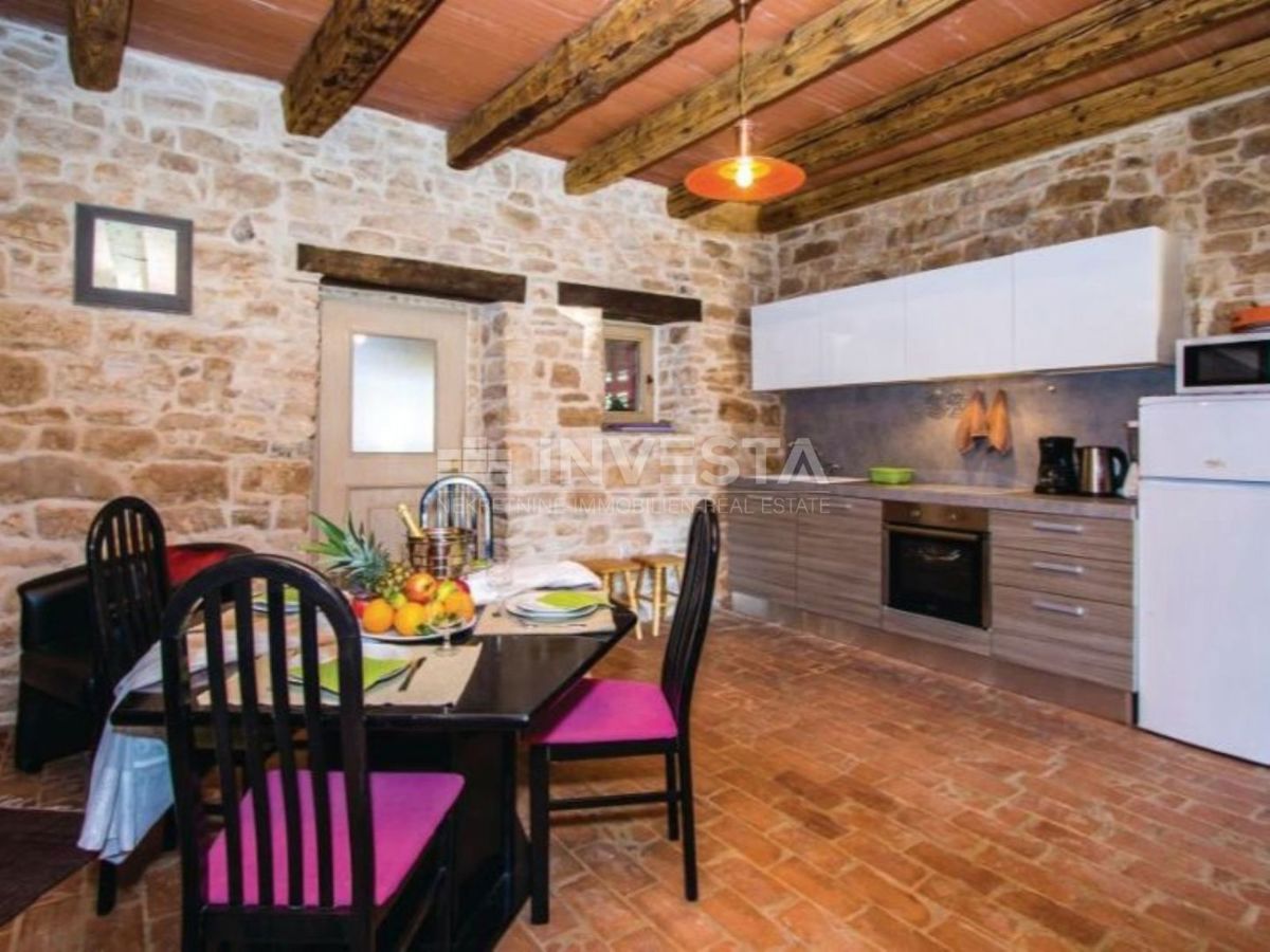 Casa in pietra ristrutturata con piscina nell'entroterra dell'Istria