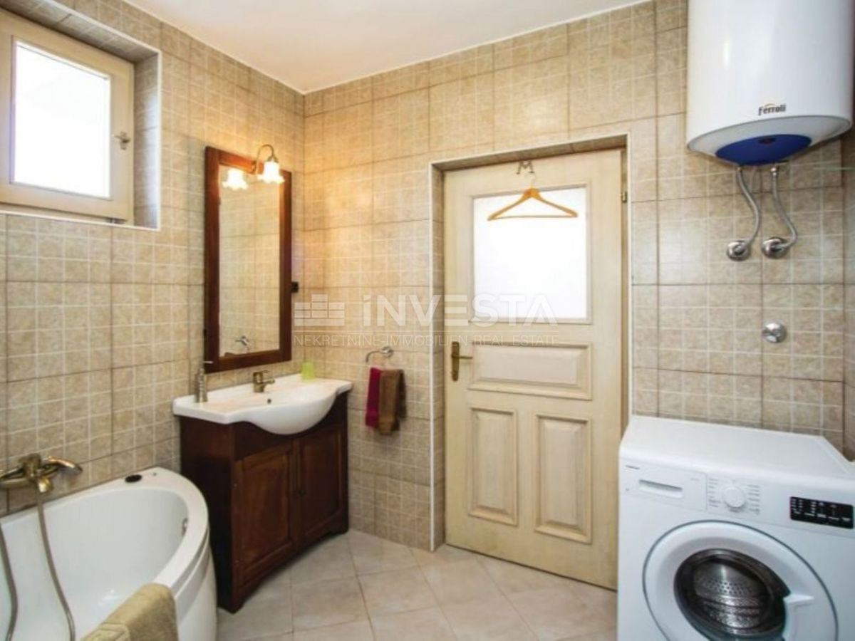 Casa in pietra ristrutturata con piscina nell'entroterra dell'Istria