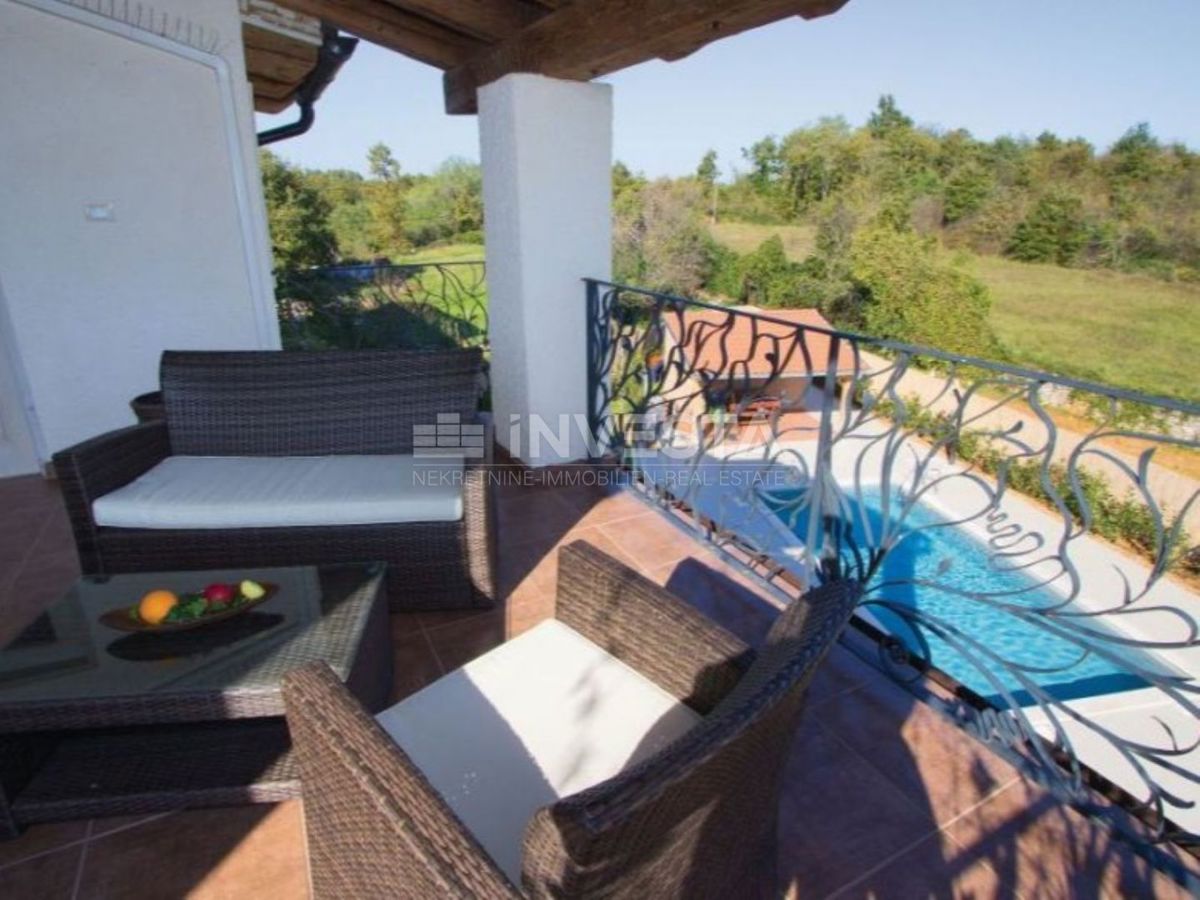 Casa in pietra ristrutturata con piscina nell'entroterra dell'Istria