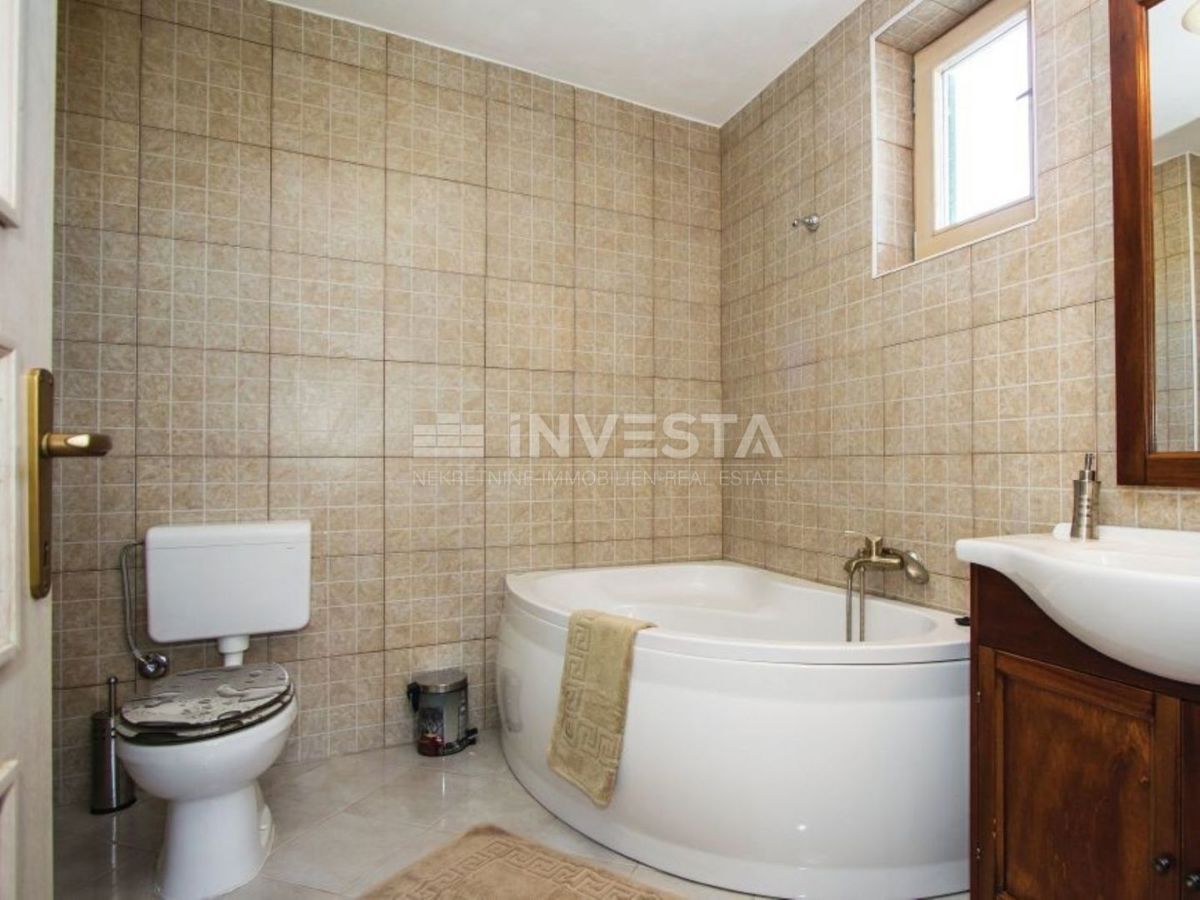 Casa in pietra ristrutturata con piscina nell'entroterra dell'Istria