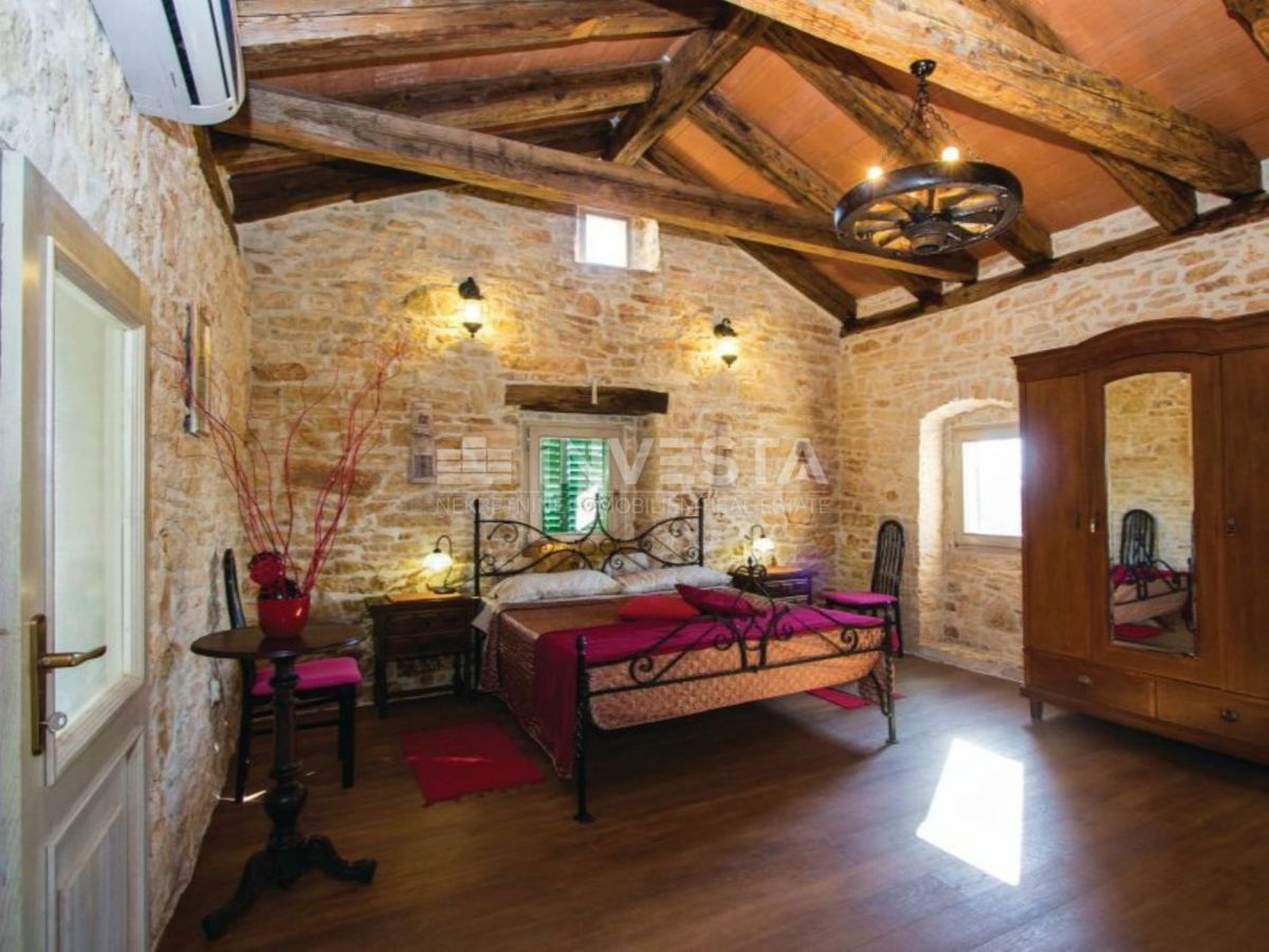 Casa in pietra ristrutturata con piscina nell'entroterra dell'Istria