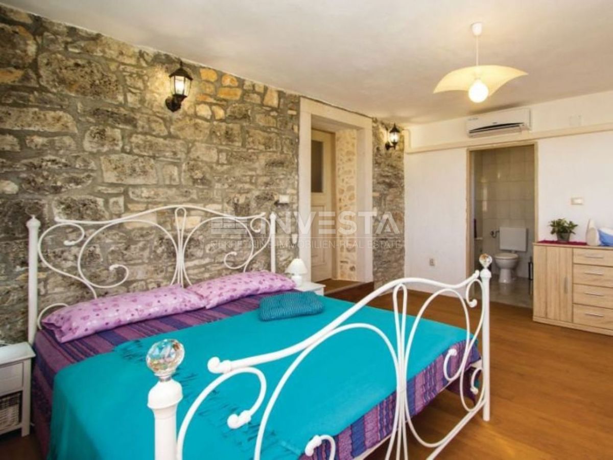 Casa in pietra ristrutturata con piscina nell'entroterra dell'Istria