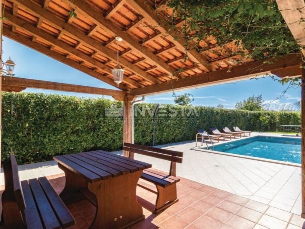 Casa in pietra ristrutturata con piscina nell'entroterra dell'Istria