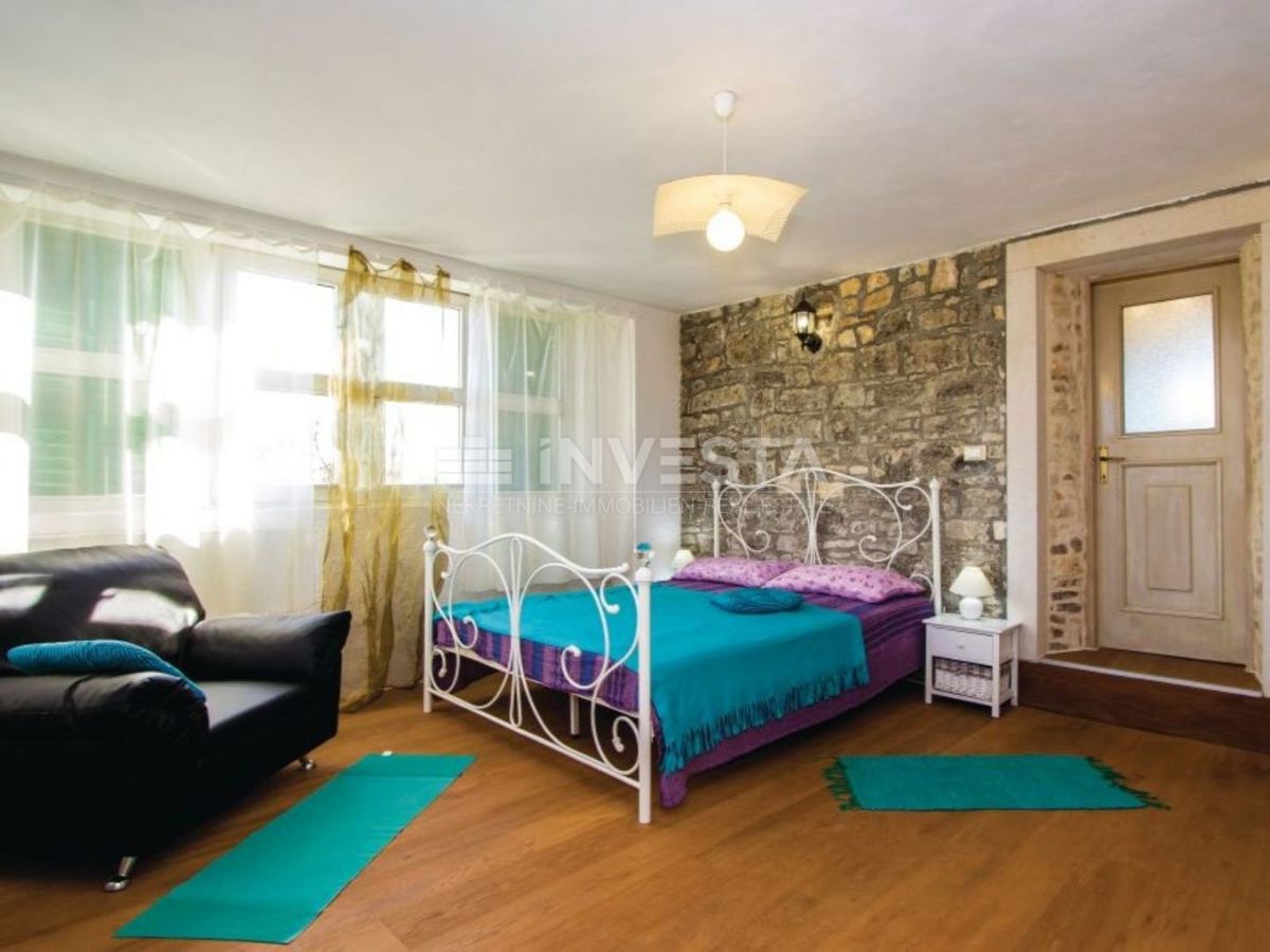 Casa in pietra ristrutturata con piscina nell'entroterra dell'Istria