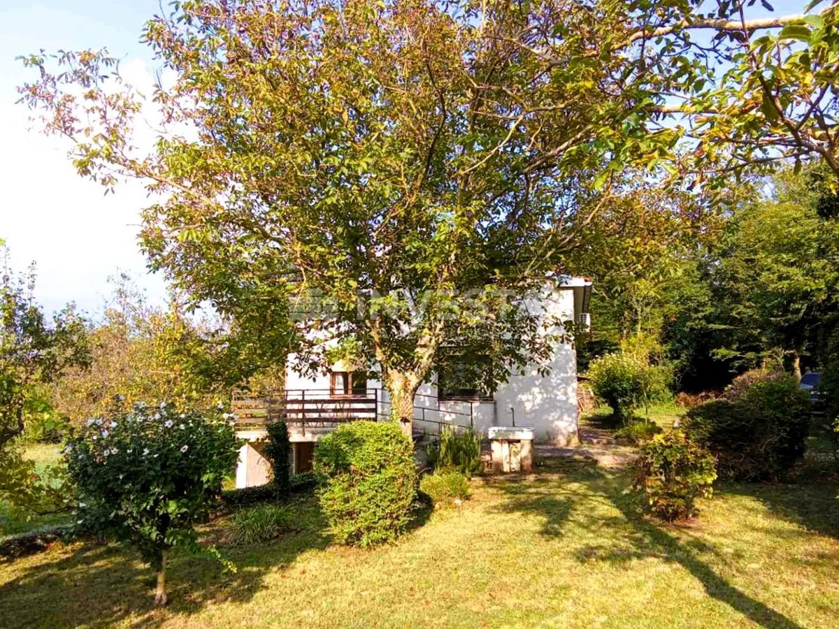Pazin, Casa in natura con terreno edificabile