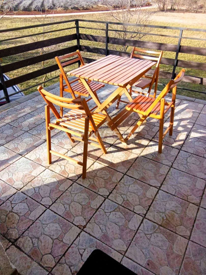 Pazin, Casa in natura con terreno edificabile