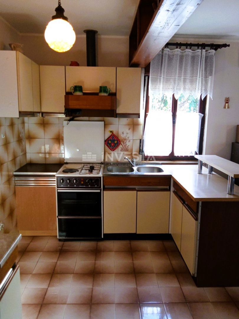 Pazin, Casa in natura con terreno edificabile