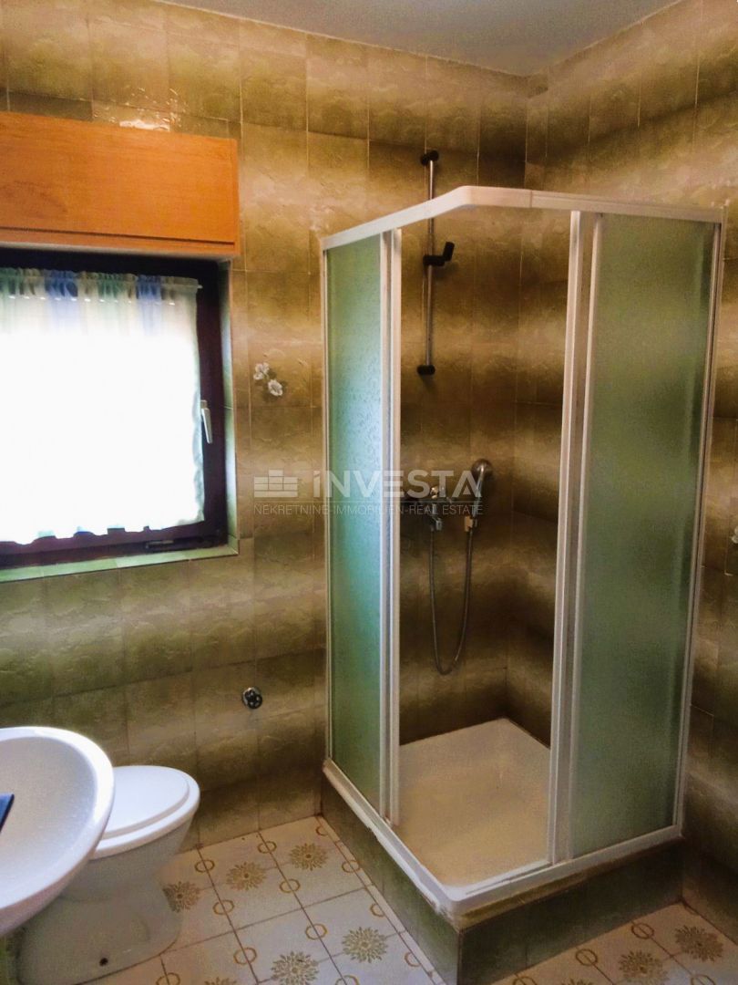 Pazin, Casa in natura con terreno edificabile