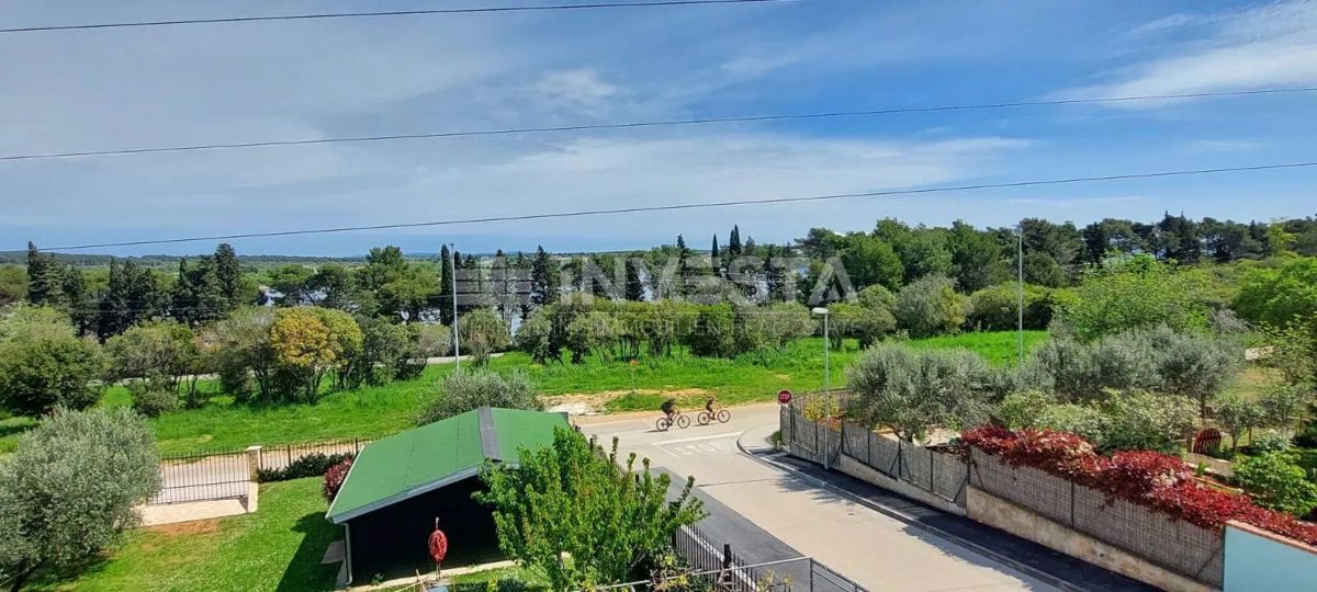 Banjole (Bagnoli), casa indipendente con splendido giardino, a 150 m dal mare