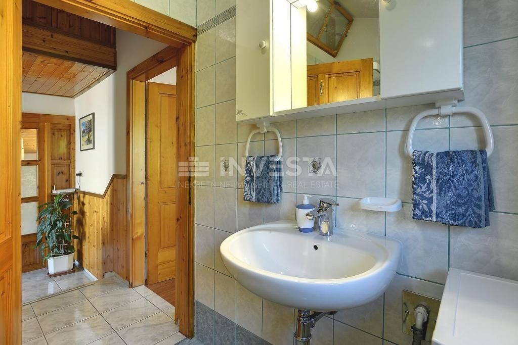 Banjole (Bagnoli), casa indipendente con splendido giardino, a 150 m dal mare