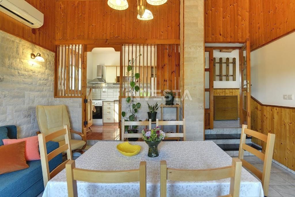 Banjole (Bagnoli), casa indipendente con splendido giardino, a 150 m dal mare