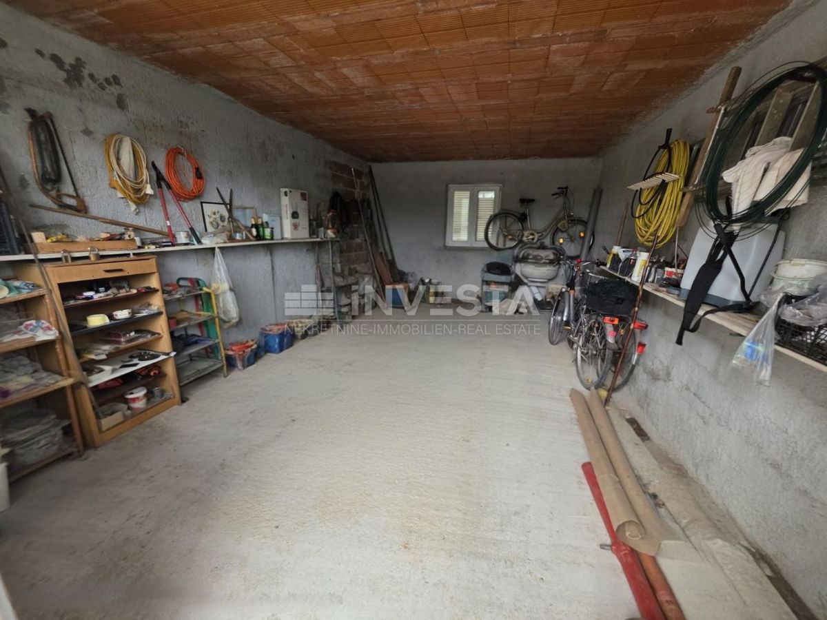 Fažana, Terreno edificabile con casa incompiuta, a 1,5 km dalla spiaggia